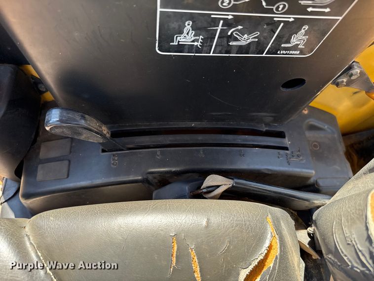 image for item ET6458 2006 John Deere 110 backhoe