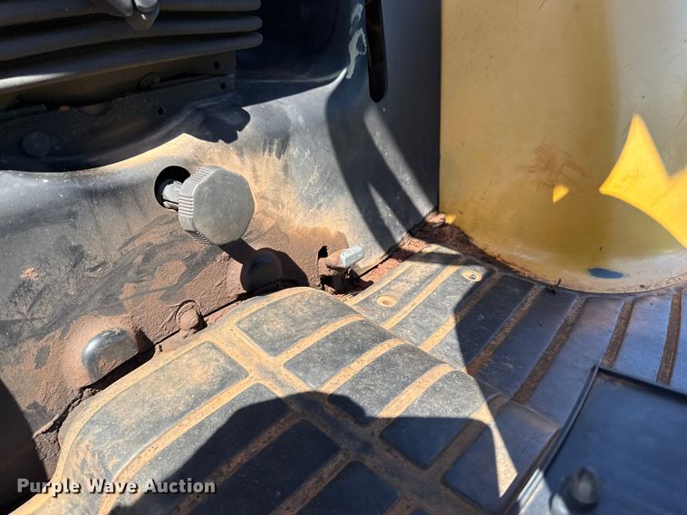 image for item ET6458 2006 John Deere 110 backhoe