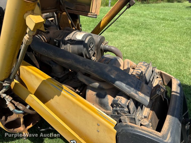 image for item ET6458 2006 John Deere 110 backhoe