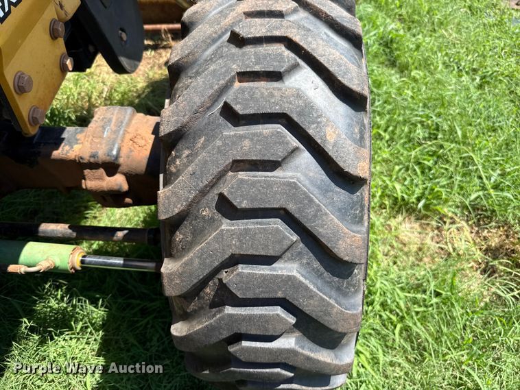 image for item ET6458 2006 John Deere 110 backhoe