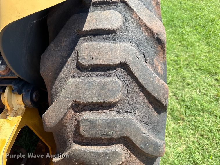 image for item ET6458 2006 John Deere 110 backhoe