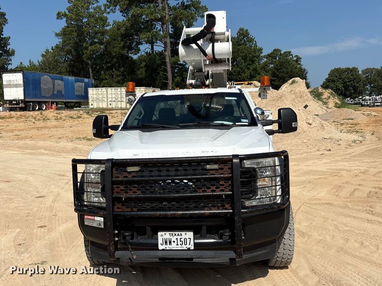 image for item EU5778 2017 Ford F550 bucket truck