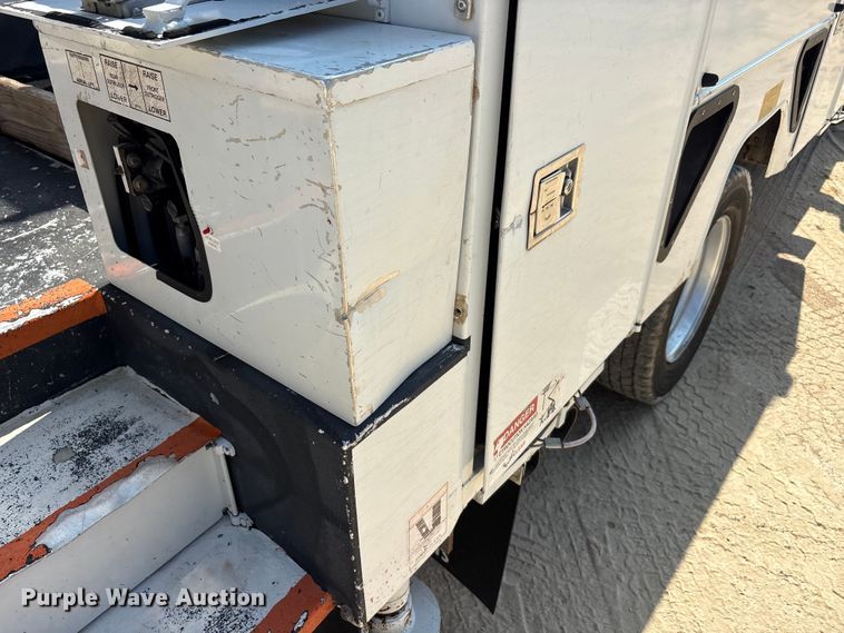 image for item EU5778 2017 Ford F550 bucket truck