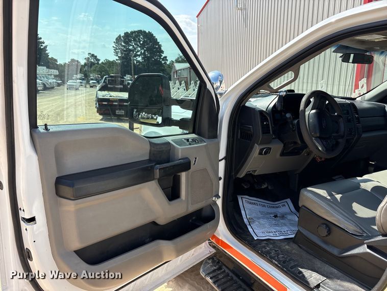 image for item EU5778 2017 Ford F550 bucket truck