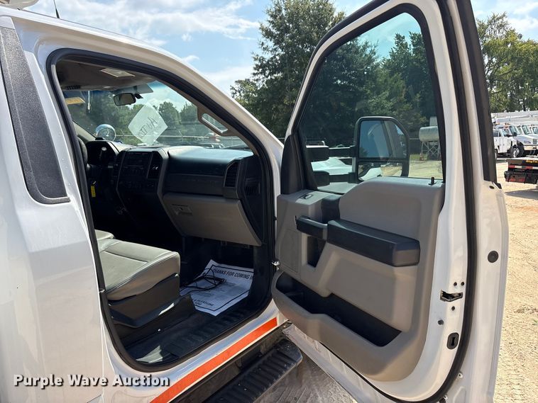 image for item EU5778 2017 Ford F550 bucket truck