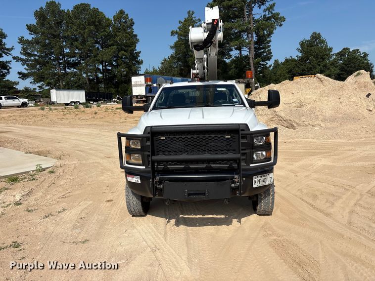image for item EU5780 2019 Chevrolet GM515 bucket truck