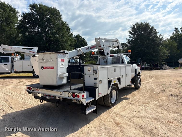 image for item EU5780 2019 Chevrolet GM515 bucket truck
