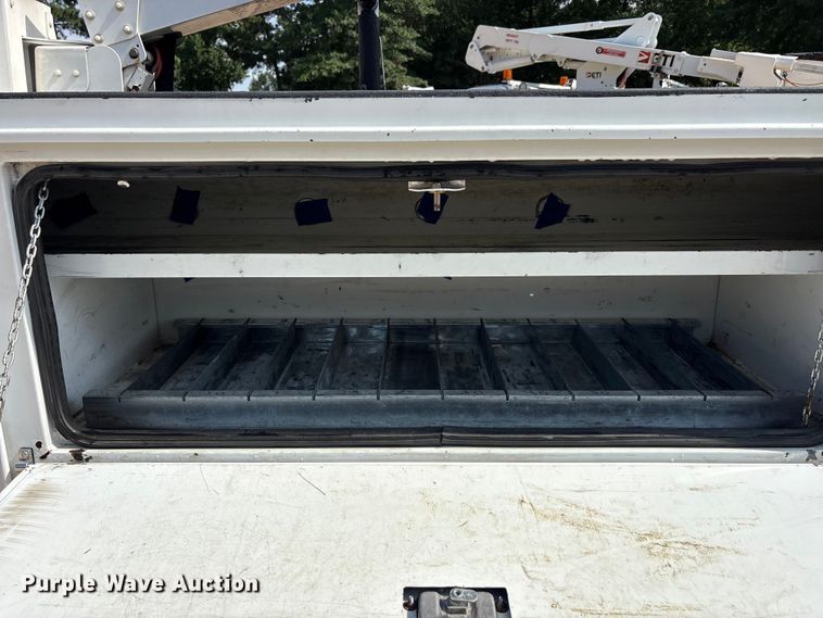 image for item EU5780 2019 Chevrolet GM515 bucket truck