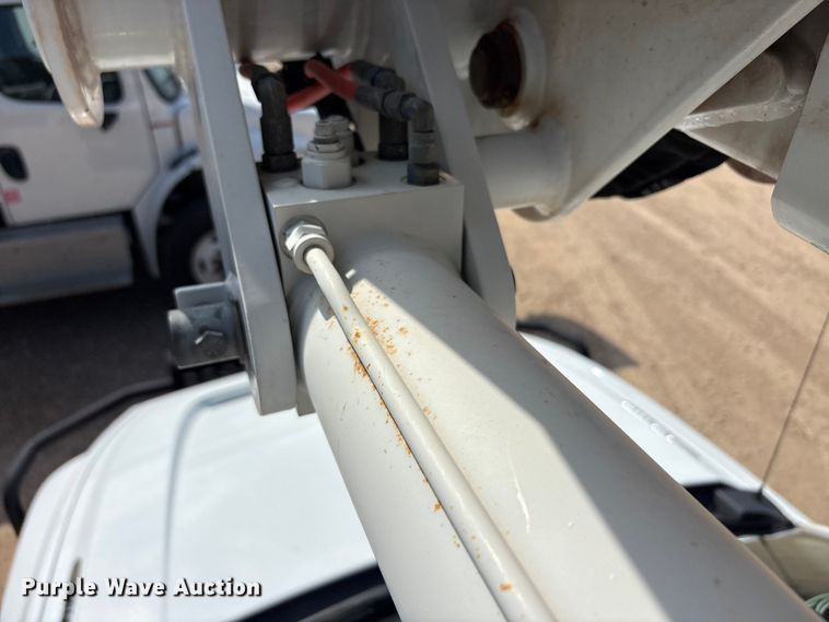 image for item EU5780 2019 Chevrolet GM515 bucket truck