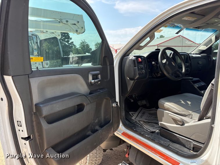 image for item EU5780 2019 Chevrolet GM515 bucket truck