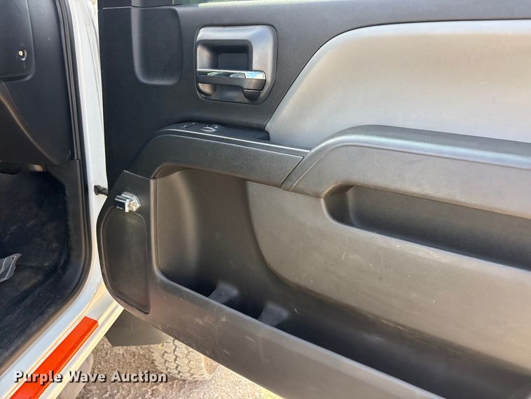 image for item EU5780 2019 Chevrolet GM515 bucket truck
