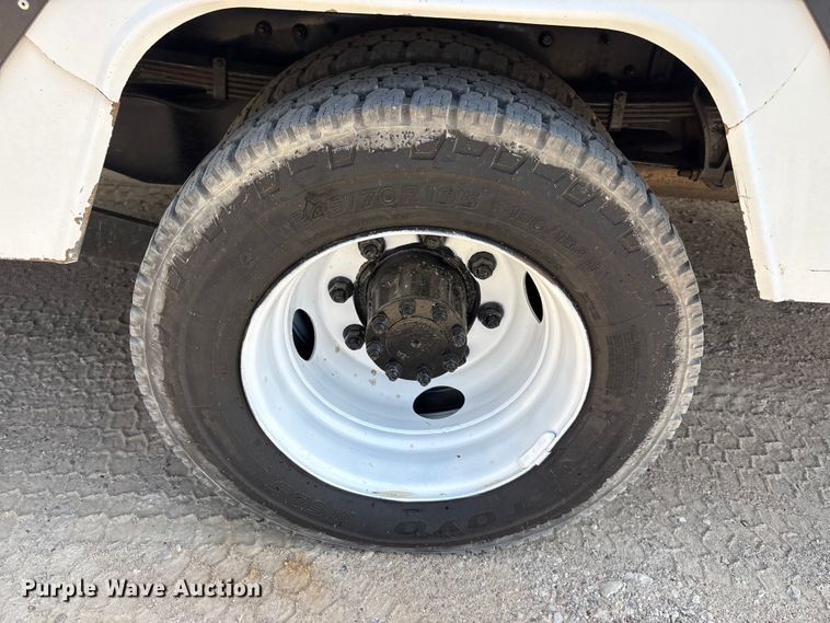 image for item EU5780 2019 Chevrolet GM515 bucket truck