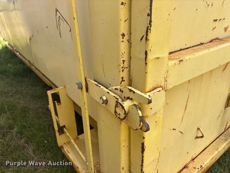 image for item EU5821 Roll offs roll-off dumpster