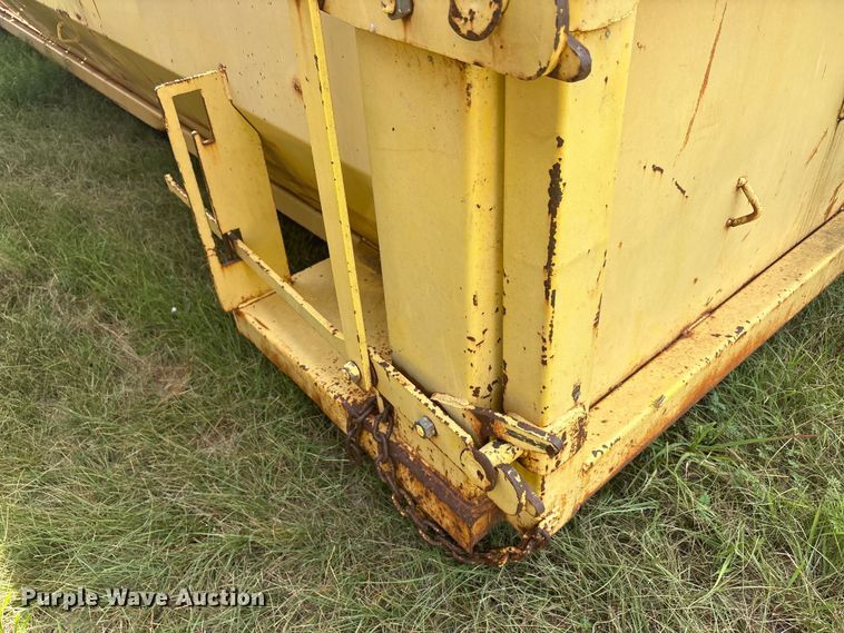 image for item EU5821 Roll offs roll-off dumpster
