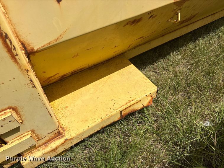 image for item EU5821 Roll offs roll-off dumpster