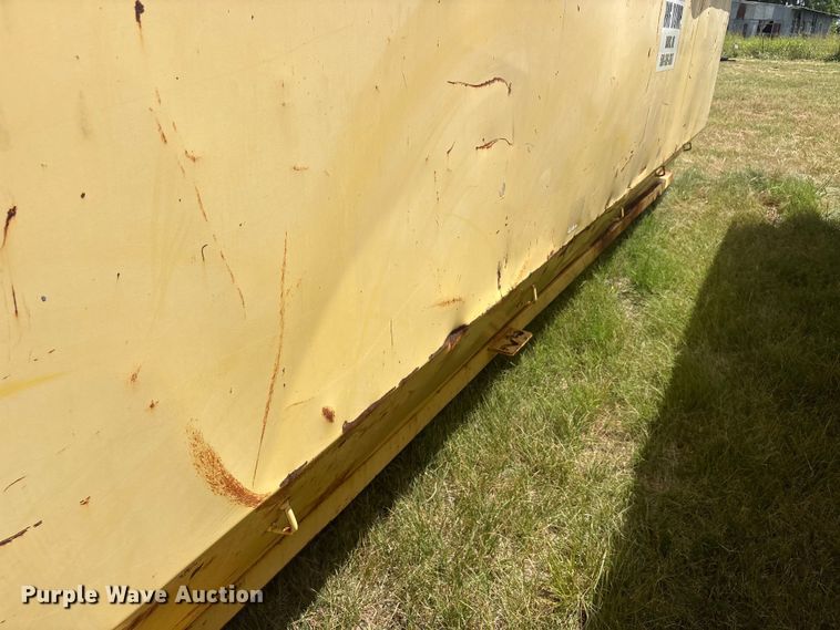 image for item EU5821 Roll offs roll-off dumpster
