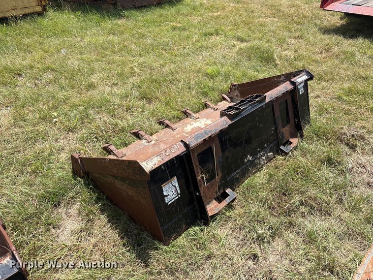 image for item EU5827 Land pride skid steer bucket