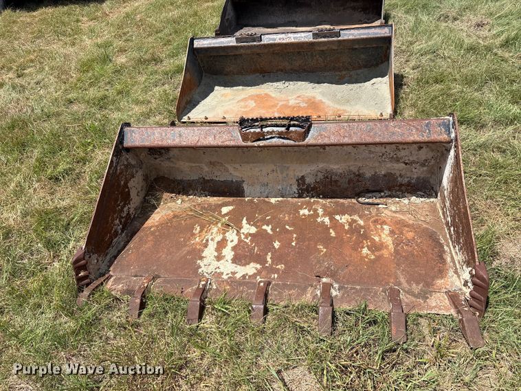 image for item EU5827 Land pride skid steer bucket