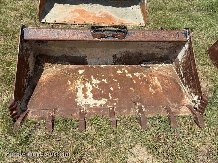 image for item EU5827 Land pride skid steer bucket