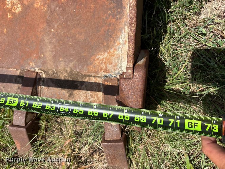 image for item EU5827 Land pride skid steer bucket