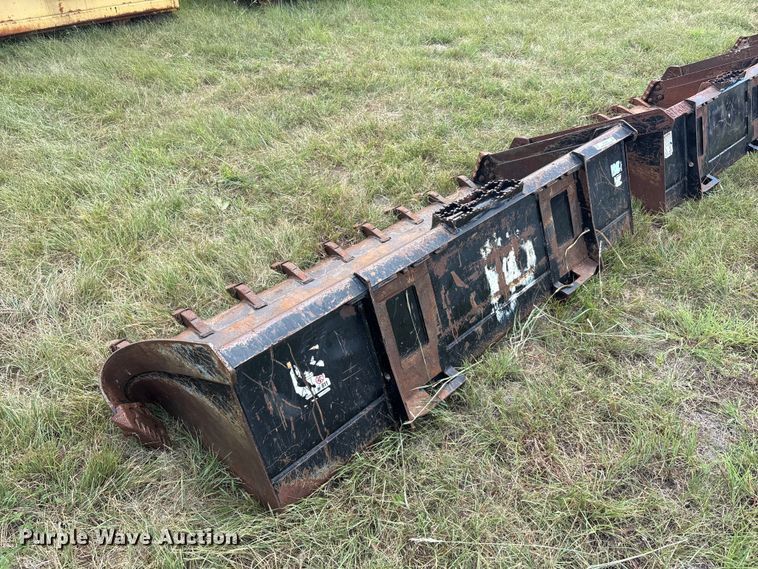 image for item EU5829 Kubota skid steer bucket