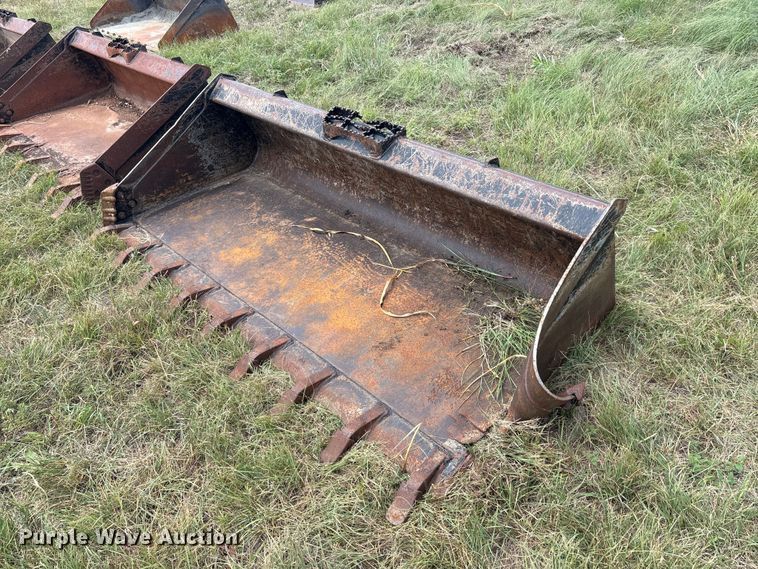 image for item EU5829 Kubota skid steer bucket