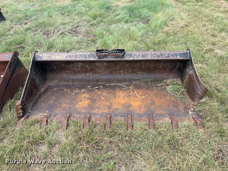 image for item EU5829 Kubota skid steer bucket