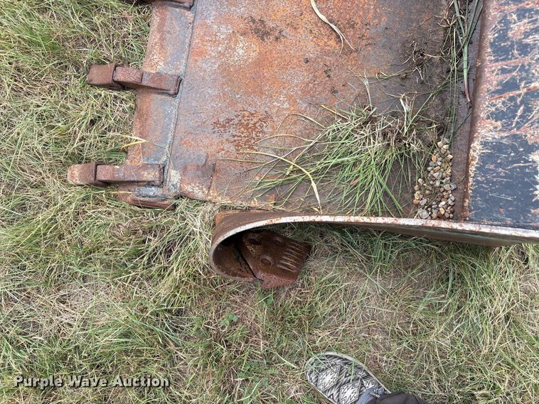image for item EU5829 Kubota skid steer bucket