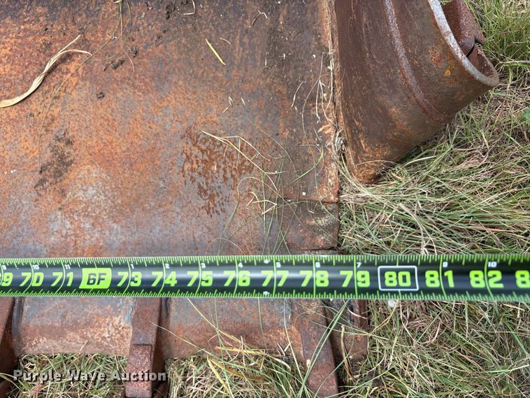 image for item EU5829 Kubota skid steer bucket