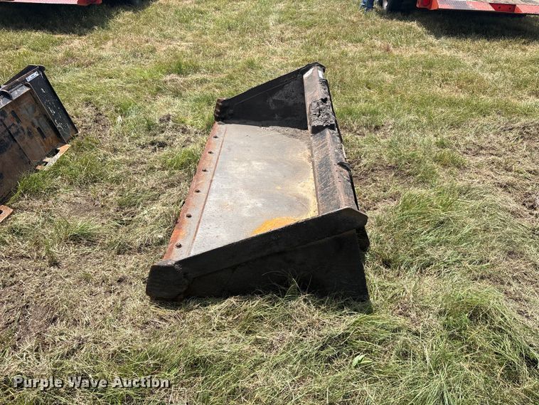 image for item EU5831 skid steer bucket