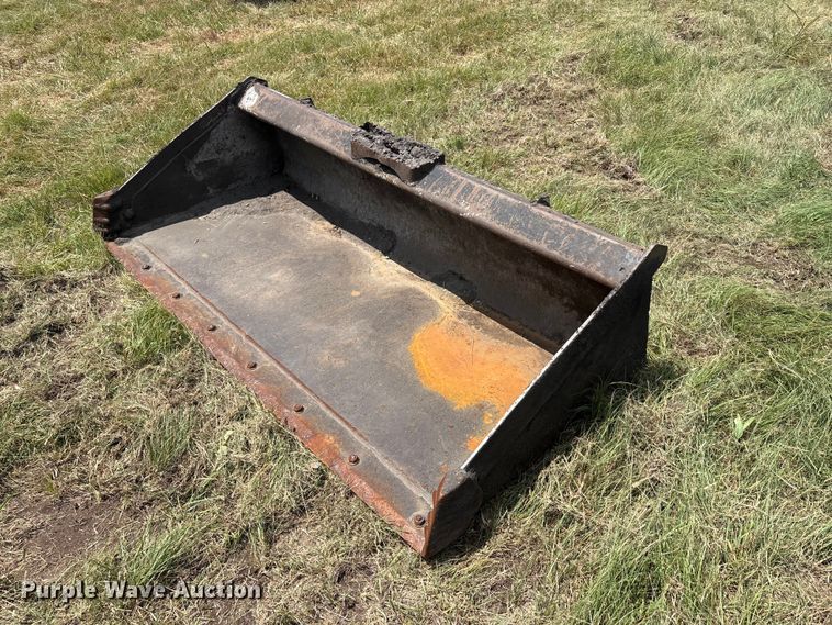 image for item EU5831 skid steer bucket