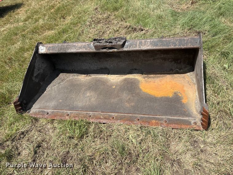 image for item EU5831 skid steer bucket