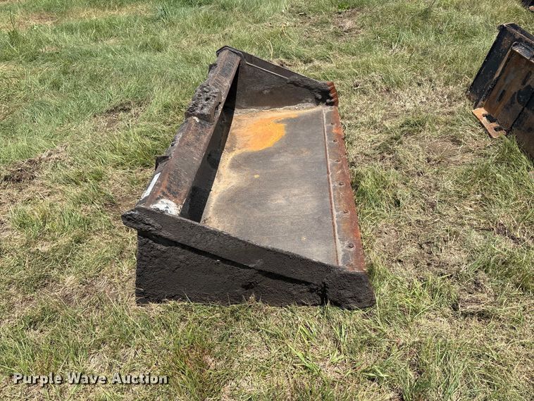 image for item EU5831 skid steer bucket