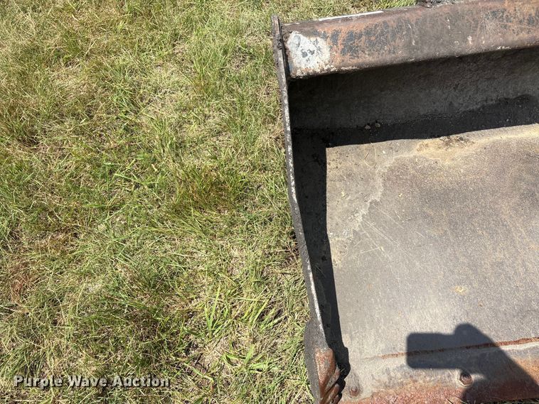 image for item EU5831 skid steer bucket