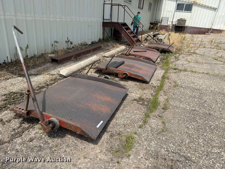 Woodfard mfg portable loading dock ramps