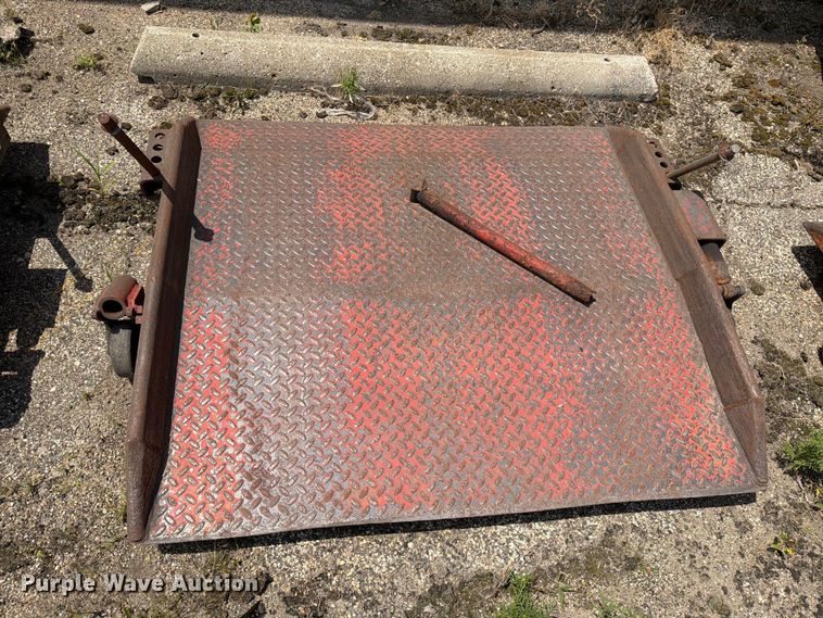 image for item EU5874 Woodfard mfg portable loading dock ramps
