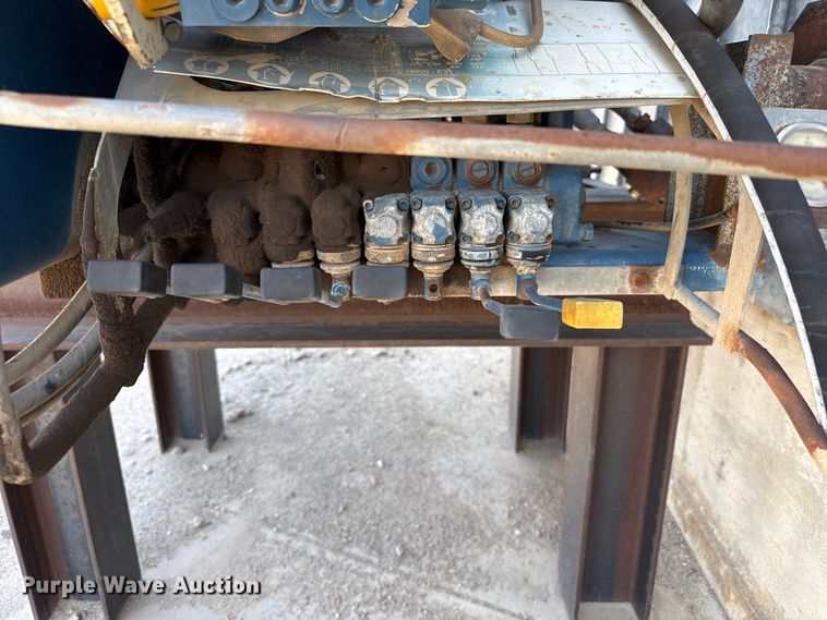 image for item EW4022 2001 Gormagh 28000-E3 truck mounted crane