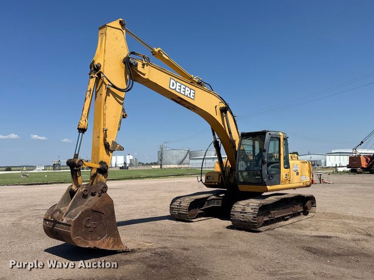 image for item EW4964 2004 John Deere 200C LC excavator