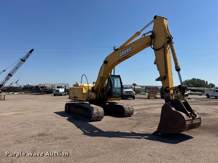 image for item EW4964 2004 John Deere 200C LC excavator