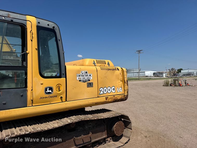 image for item EW4964 2004 John Deere 200C LC excavator