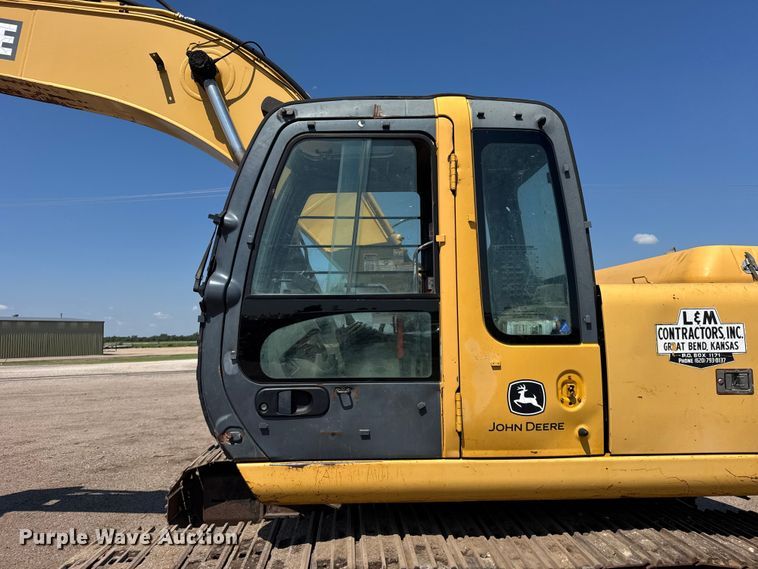 image for item EW4964 2004 John Deere 200C LC excavator