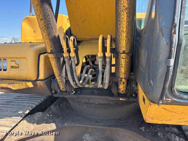 image for item EW4964 2004 John Deere 200C LC excavator