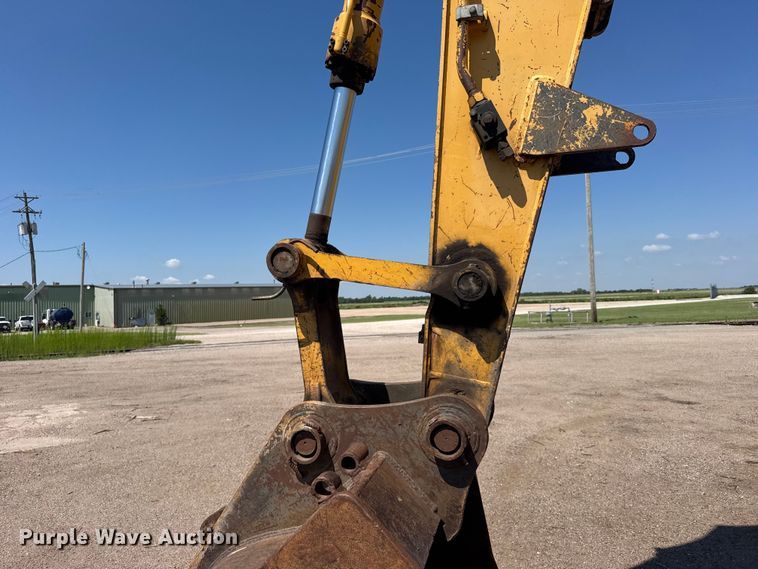 image for item EW4964 2004 John Deere 200C LC excavator