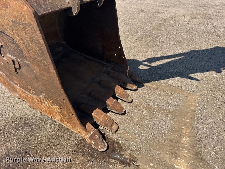 image for item EW4964 2004 John Deere 200C LC excavator