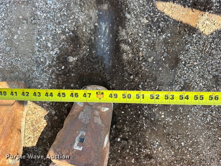image for item EW4964 2004 John Deere 200C LC excavator