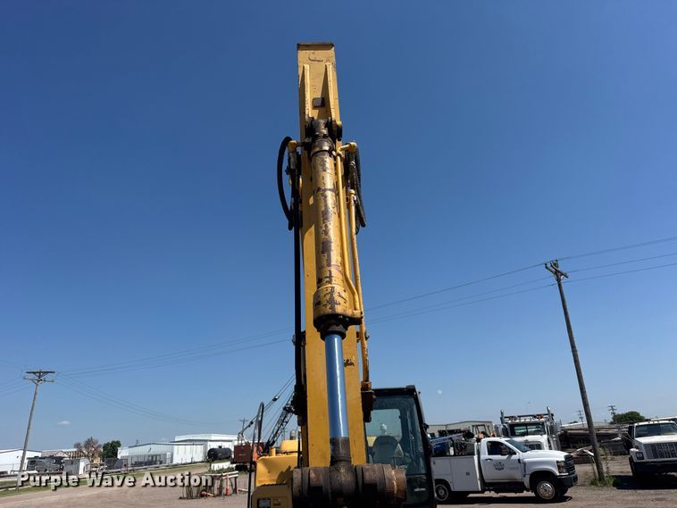 image for item EW4964 2004 John Deere 200C LC excavator