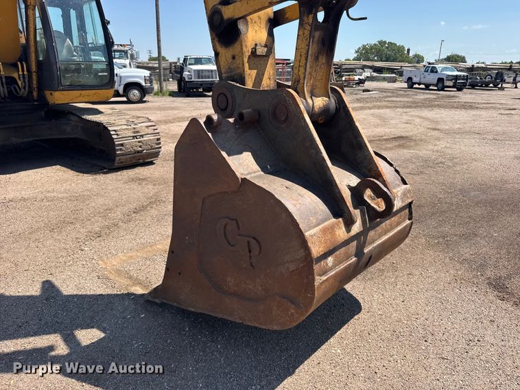 image for item EW4964 2004 John Deere 200C LC excavator