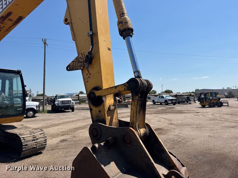 image for item EW4964 2004 John Deere 200C LC excavator