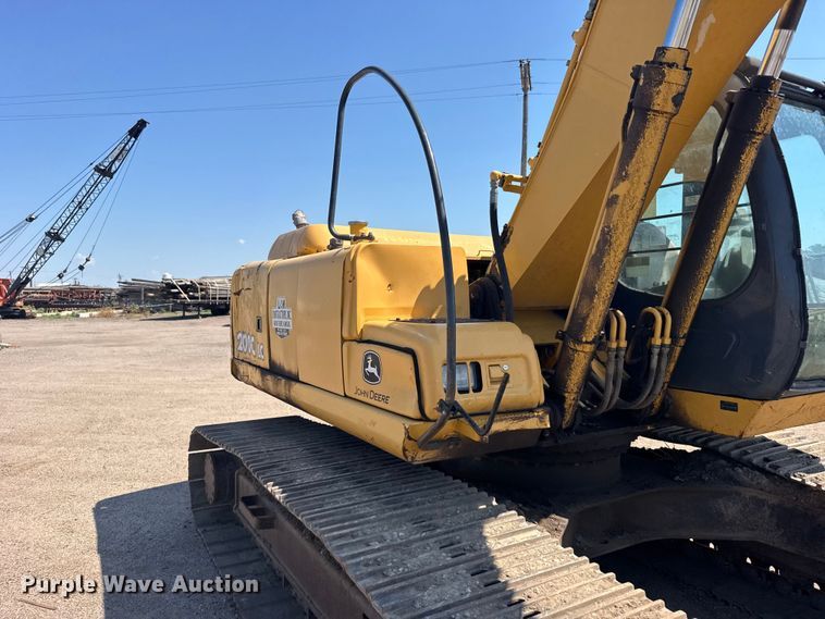 image for item EW4964 2004 John Deere 200C LC excavator