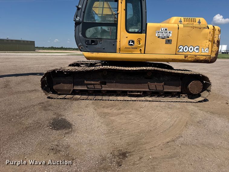 image for item EW4964 2004 John Deere 200C LC excavator